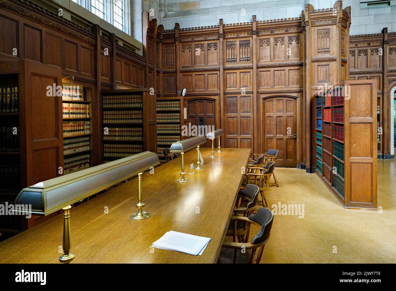 Biblioteca di legge con eleganti pannelli in legno intagliato, Università del Michigan Foto Stock