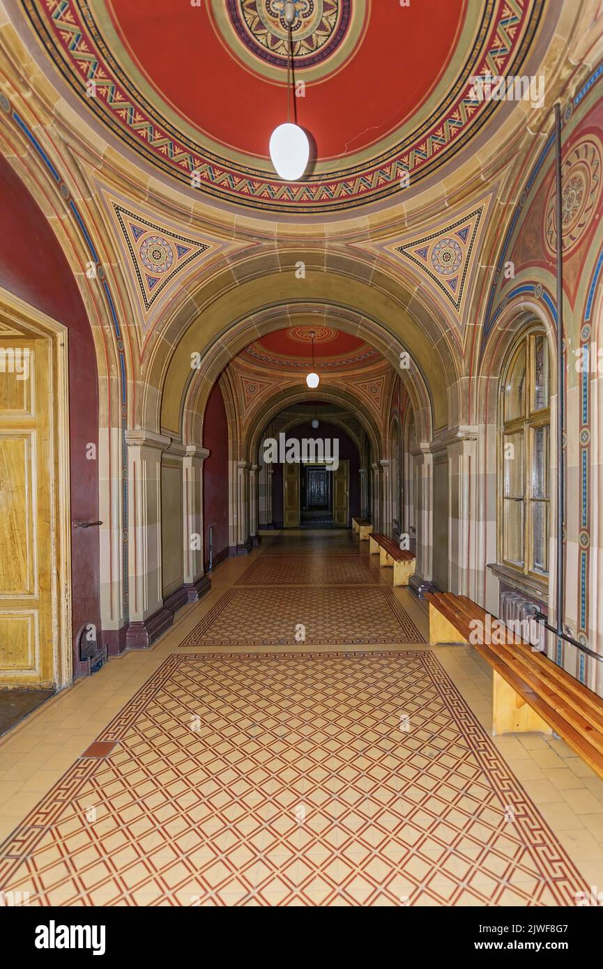 Corridoio ornato all'Università Nazionale di Chernivtsi, ex residenza dei Metropoliti Bukoviniani e Dalmati a Chernivtsi, Ucraina Foto Stock