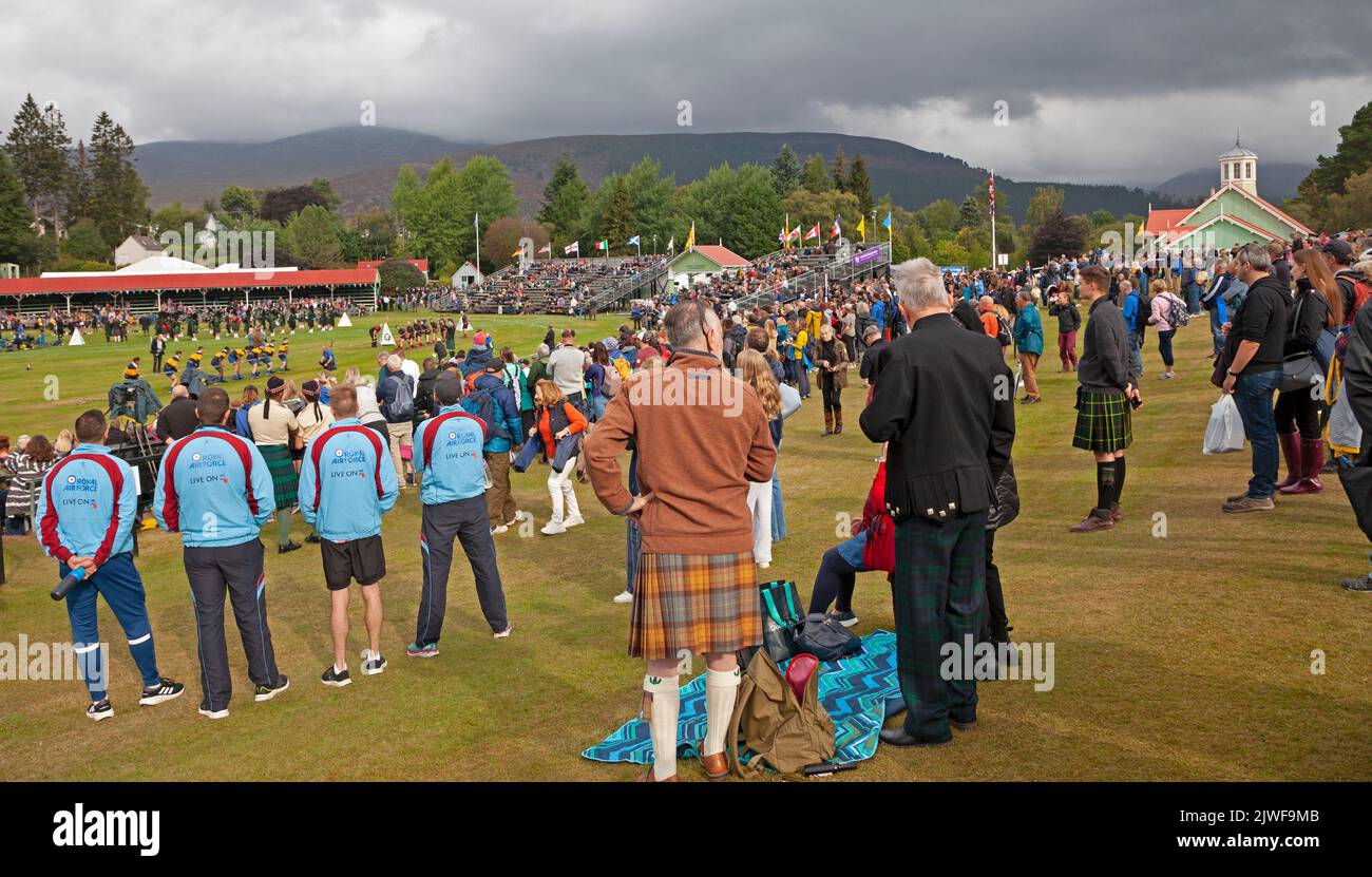 Braemar Royal Highland raduno 2022. 3rd settembre 2022. Braemar, Aberdeenshire Scozia. Mass Pipe band e giochi highland. Foto Stock