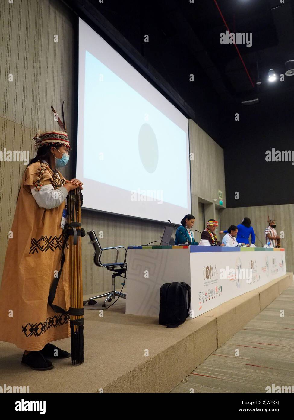 Lima, Perù, 05/09/2022, leader indigeni che partecipano alla sessione inaugurale del Summit Amazzonico delle popolazioni indigene di Lima del 5th, organizzato dal Coordinatore delle organizzazioni indigene del Bacino Amazzonico (COICA). Foto Stock