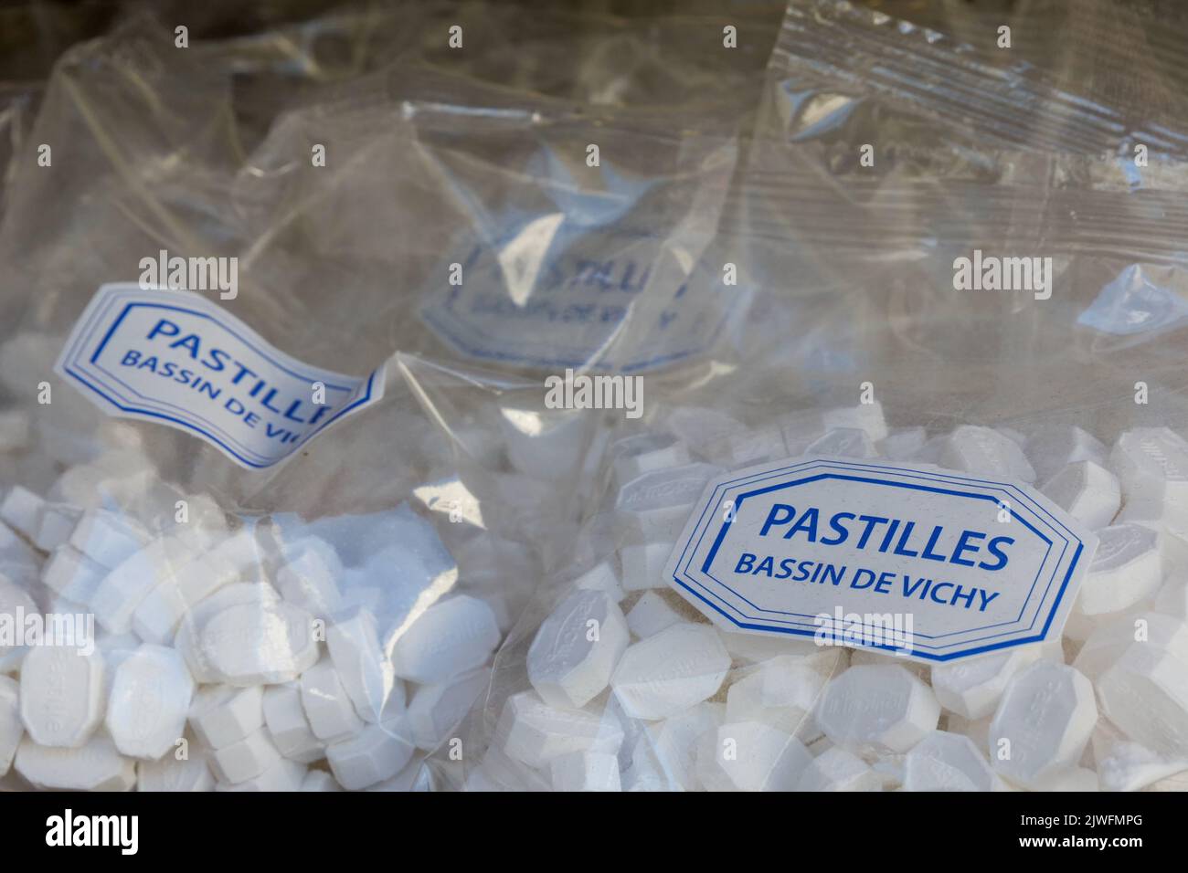 Vichy pastiglie, Confiserie Moinet caramelle negozio, Vichy, Allier, AURA  Regione, Francia centrale Foto stock - Alamy