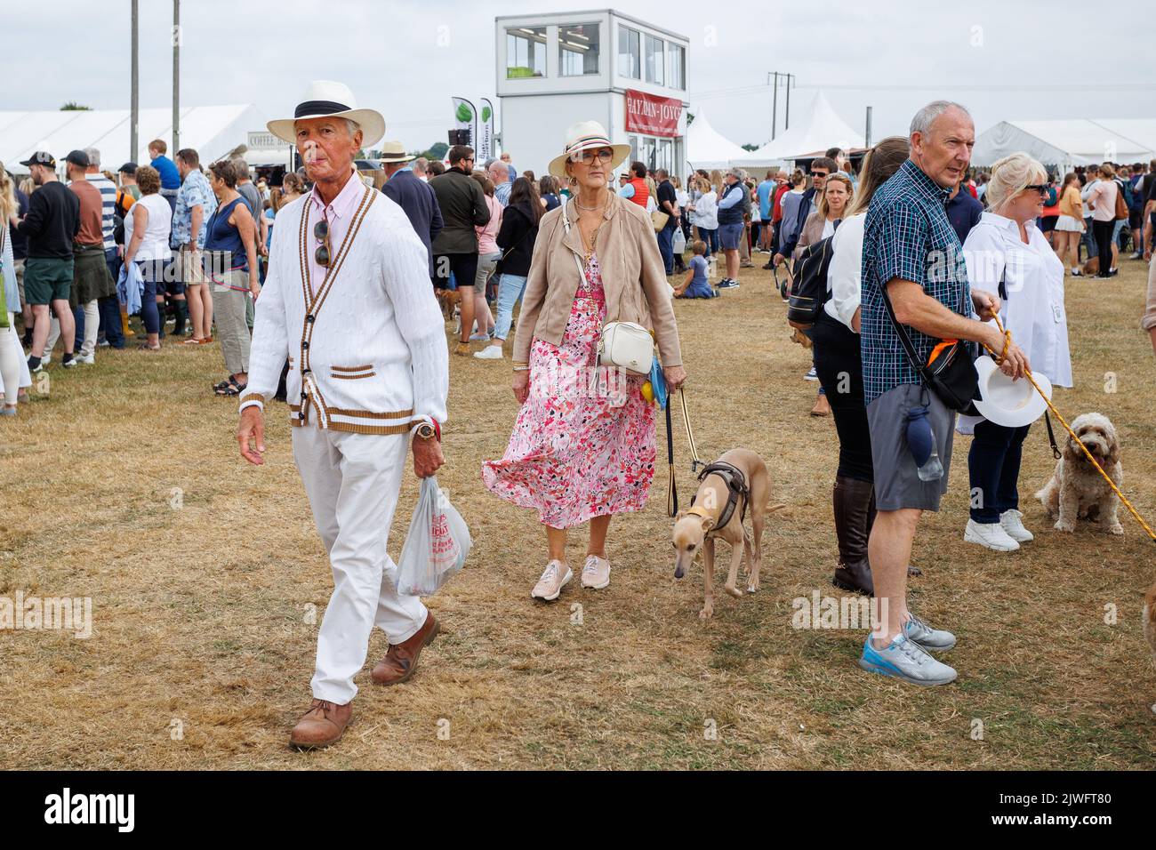 Il Moreton-in-Marsh Agricultural Show si svolge nel Gloustershire. Il Moreton Show si è tenuto per la prima volta nel 1949, sullo stesso sito che ha occupato da allora - parte della Batsford Estate - anche se è stato molto esteso nel corso degli anni. Il suo scopo principale è quello di migliorare il livello dell'agricoltura e dell'artigianato locale. Foto Stock