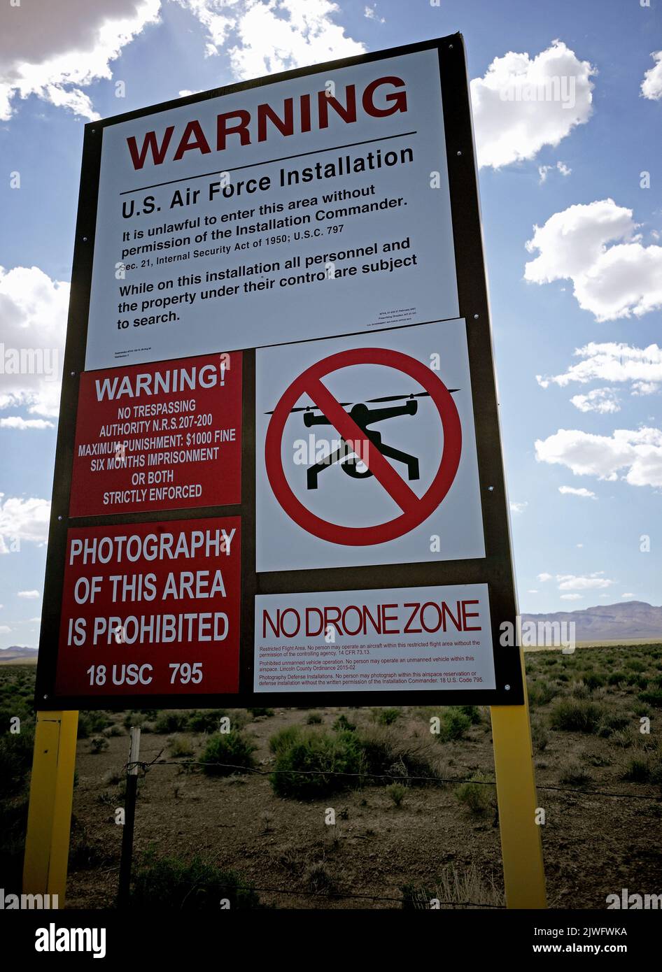 Segno della zona di riproduzione 51 visto al Centro di Ricerca Alien vicino alla zona 51 in Nevada. Foto Stock