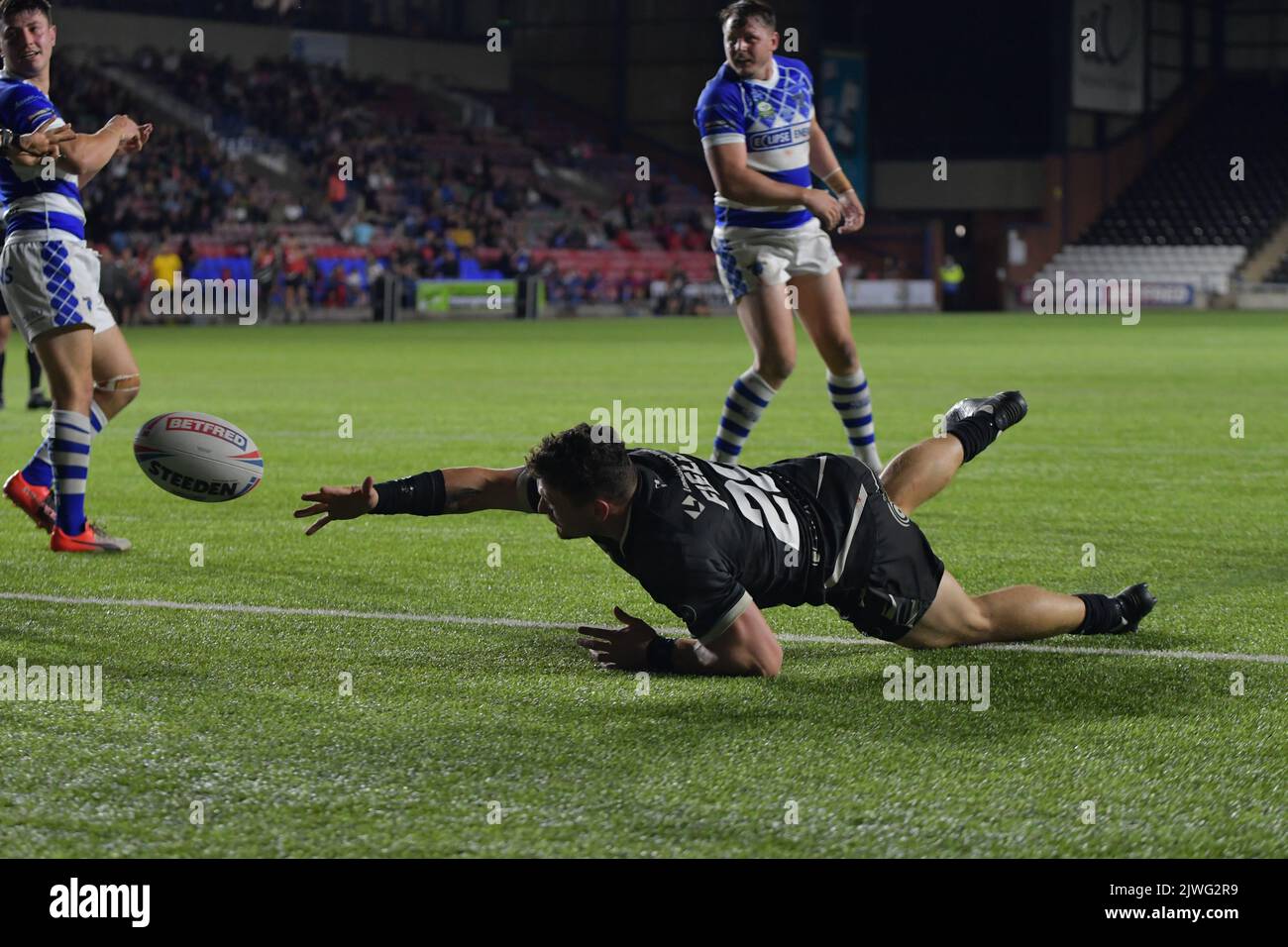 DCBL Stadium, Widnes, Inghilterra. 5th settembre 2022. Betfred Championship, Widnes Vikings contro Halifax Panthers; Callum Field è agonizingly vicino al punteggio per Widnes, Betfred Championship match tra Widnes Vikings e Halifax Panthers Credit: MARK PERCY/Alamy Live News Foto Stock