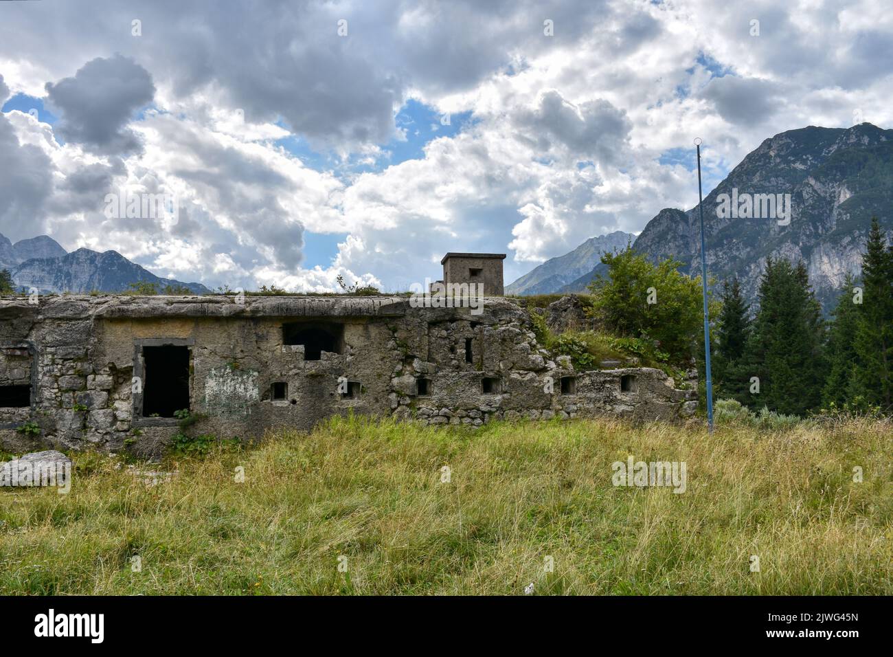 Batterie, Predil, Predilsattel, Fort, Werk, Festung, Weltkrieg, Verteidigung, Ruine, Kasermatte, Gefechtsstand, Beton, Gang, verlassen, luogo perduto, UR Foto Stock