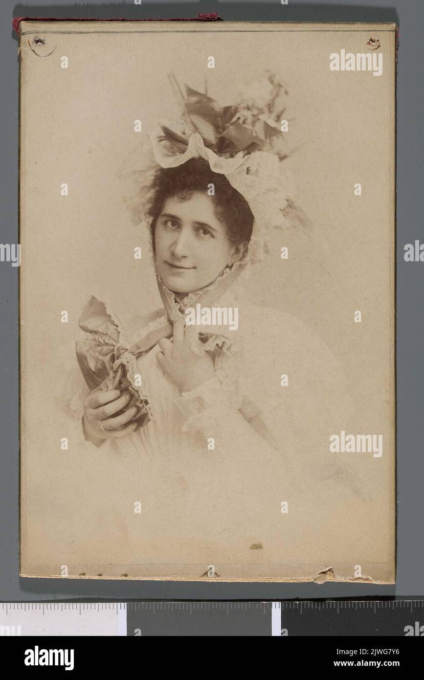 Ritratto di Zuzanna Ostrowska (1842-1920), attrice, in costume di scena (mezza figura). Sconosciuto, fotografo Foto Stock