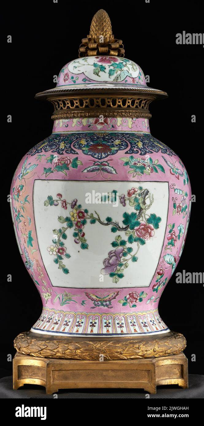 Vaso con coperchio a cupola. Sconosciuto, artigiano Foto Stock