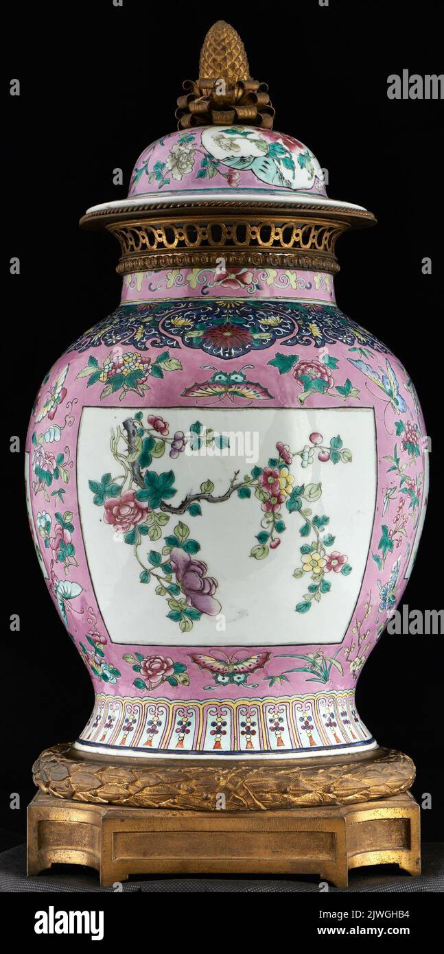 Vaso con coperchio a cupola. Sconosciuto, artigiano Foto Stock