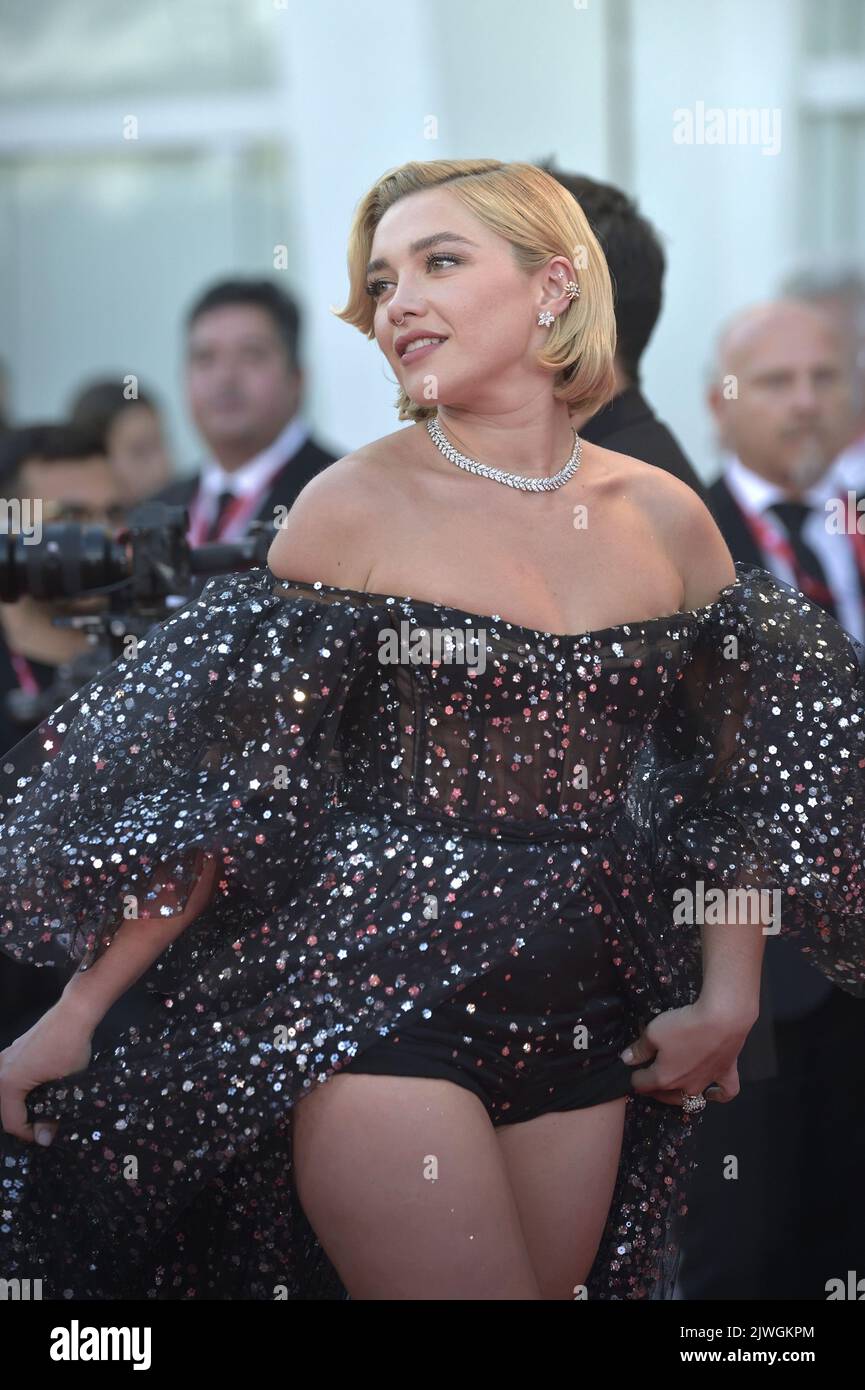 Venezia, Italia. 05th Set, 2022. Florence Pugh partecipa al tappeto rosso "non preoccupare Darling" al 79th° Festival Internazionale del Cinema di Venezia, il 05 settembre 2022 a Venezia. Rocco Spaziani/UPI Credit: UPI/Alamy Live News Foto Stock