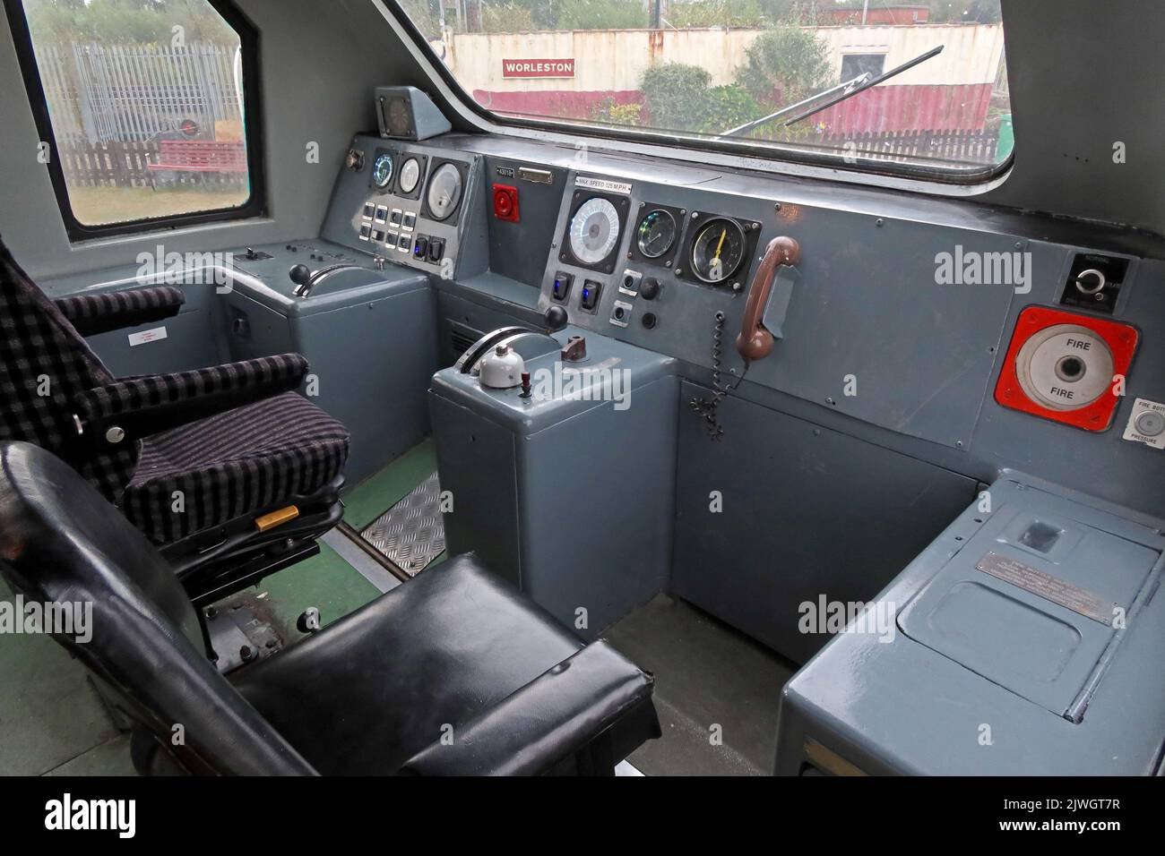 APT Advanced Passenger Train drivers CAB - rotta Londra-Glasgow , conservata a Crewe, Cheshire, Inghilterra, Regno Unito, CW1 2DB Foto Stock
