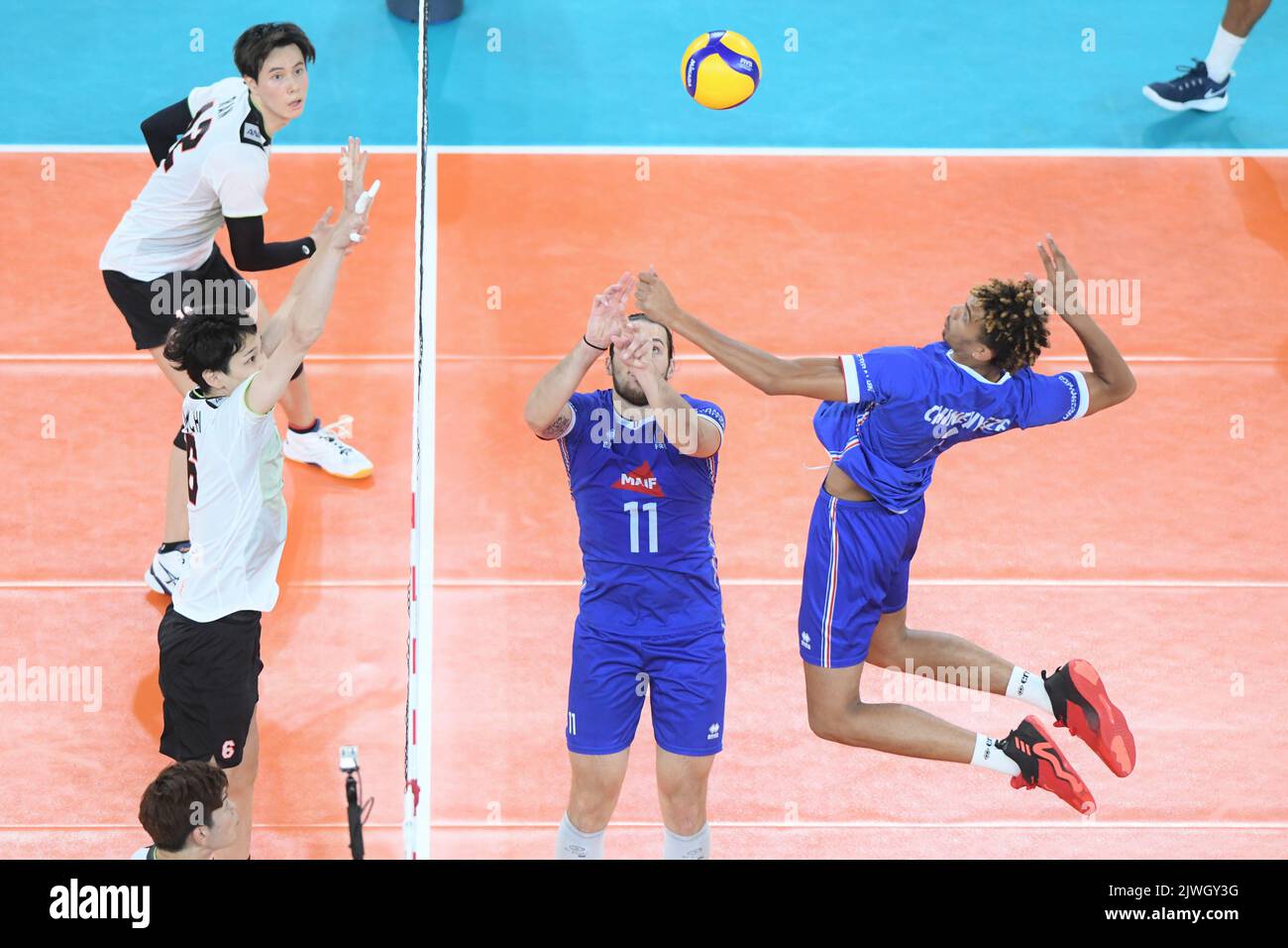 Barthélémy Chinenyeze (Francia), Akihiro Yamauchi, Ran Takahashi (Giappone). Campionato del mondo di pallavolo 2022. Round di 16 Foto Stock