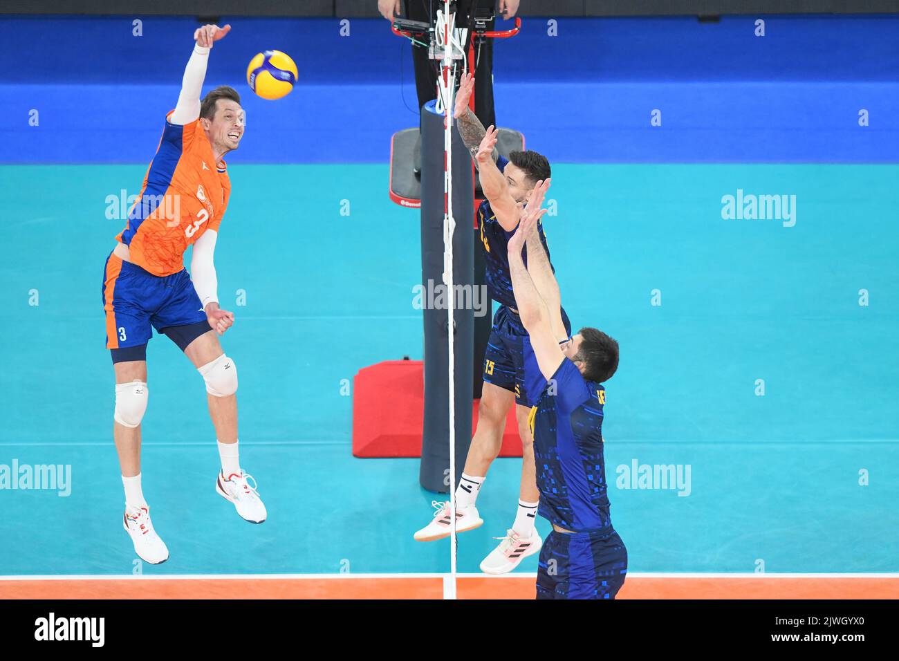 Maarten Van Garderen (Paesi Bassi) contro l'Ucraina. Campionato del mondo di pallavolo 2022. Turno di 16 Foto Stock