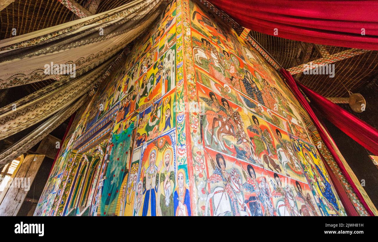 TANA, ETIOPIA - 1 APRILE 2019: Dipinti colorati nel monastero di Ura Kidane Meret (Mihret) nella penisola di Zege nel lago di Tana, Etiopia Foto Stock
