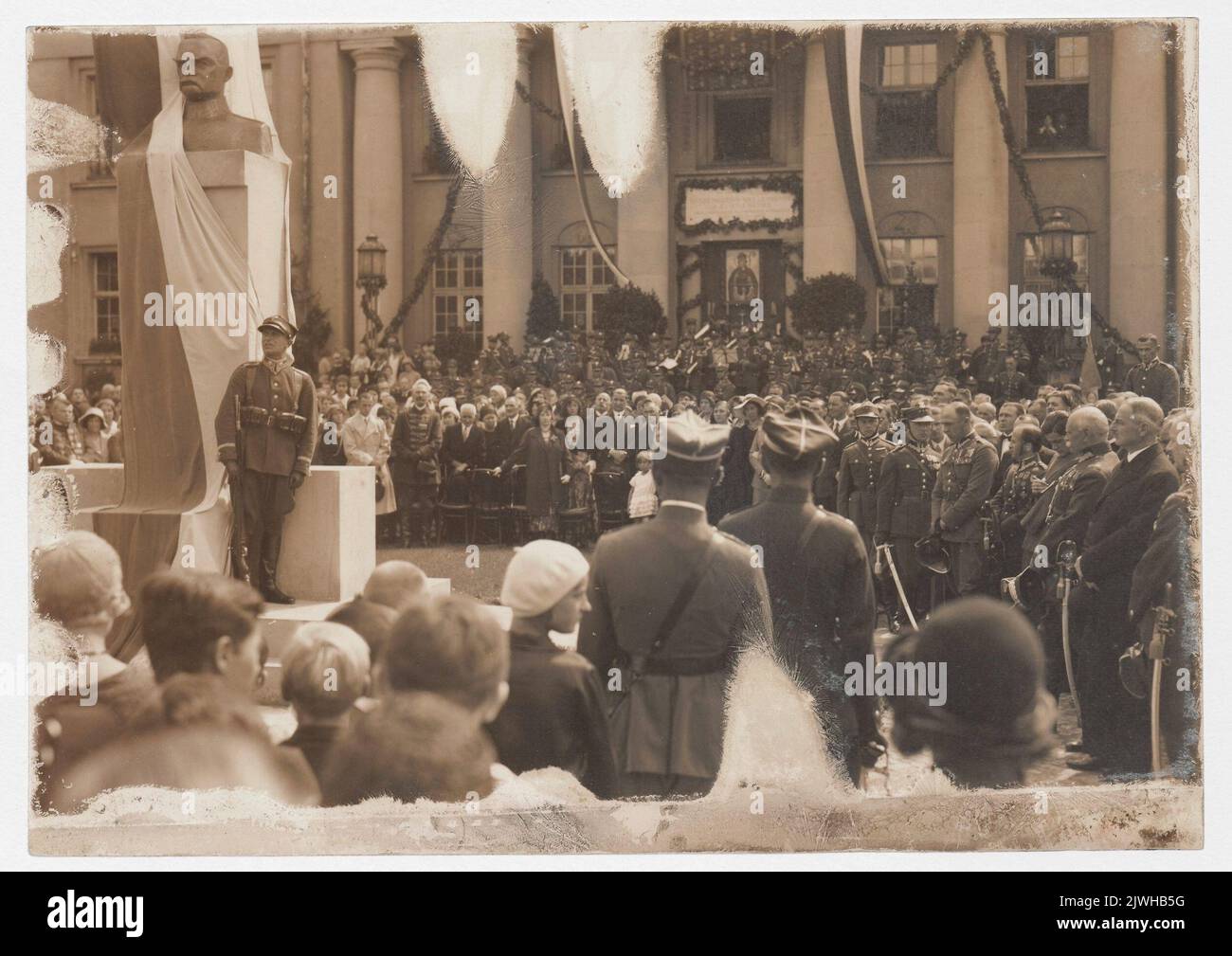 Evento svelante del monumento Józef Piłsudski, con il busto di Marshall scolpito da Olga Niewska, di fronte alla grande scuola polacca di cadetto fanteria di Bydgoszcz. Pikiel, Witold (1895-1943), fotografo Foto Stock