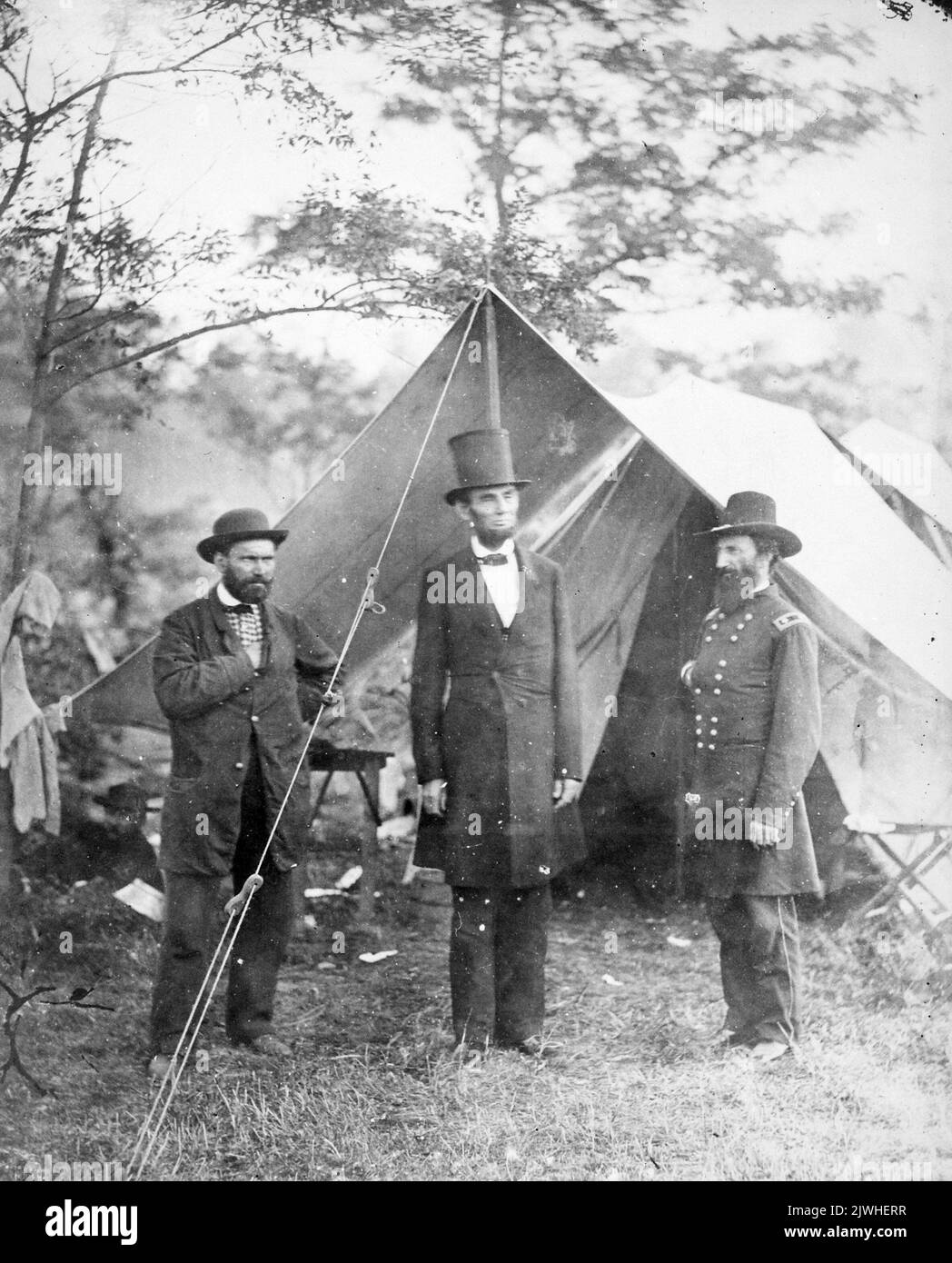 Il presidente Lincoln, Allan Pinkerton e il maggiore generale John A. McClernand insieme durante la guerra civile americana Foto Stock