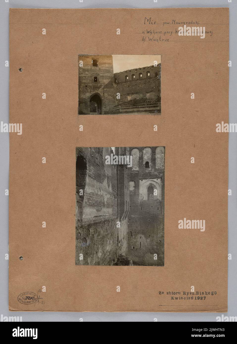 Lutsk (Ucraina). Castello - frammento di torre d'ingresso e muro dalla direzione del cortile. E Mir (Bielorussia). Castello - frammento verso la torre d'ingresso dal lato. Sconosciuto, fotografo Foto Stock
