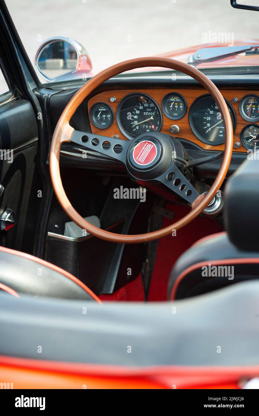 Italia, Lombardia, Meeting delle Auto d'epoca, Fiat 124 Sport Spider 1600 Foto Stock