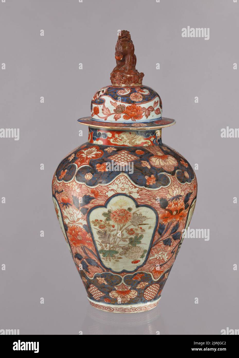 Vaso con coperchio. Sconosciuto, artigiano Foto Stock