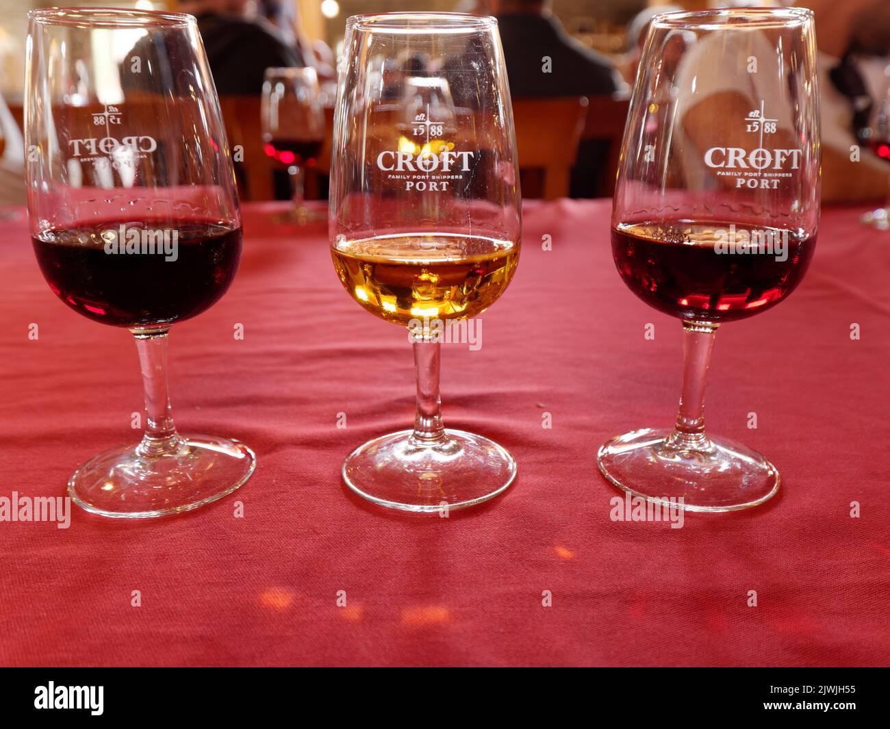Tre bicchieri durante una degustazione di vini nella Valle del Douro i Portogallo Foto Stock
