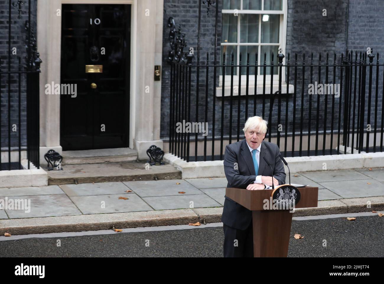 Londra, Regno Unito. 06th Set, 2022. Il primo ministro britannico Boris Johnson consegna il suo discorso di addio ai media internazionali al di fuori del numero 10 di Downing St martedì 06 settembre 2022. Johnson si dirige a Balmoral, in Scozia, per vedere sua Maestà la Regina a finalizzare il passaggio del potere mentre il nuovo primo ministro Liz Truss si prende la responsabilità del paese. Foto di Hugo Philpott/UPI Credit: UPI/Alamy Live News Foto Stock