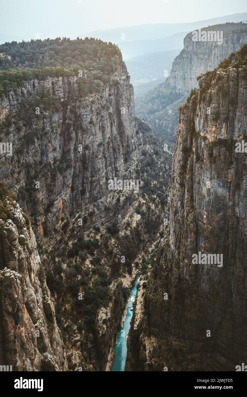 Paesaggio canyon Tazi in Turchia vista aerea rocce di montagna e fiume natura selvaggia paesaggio destinazioni di viaggio Foto Stock