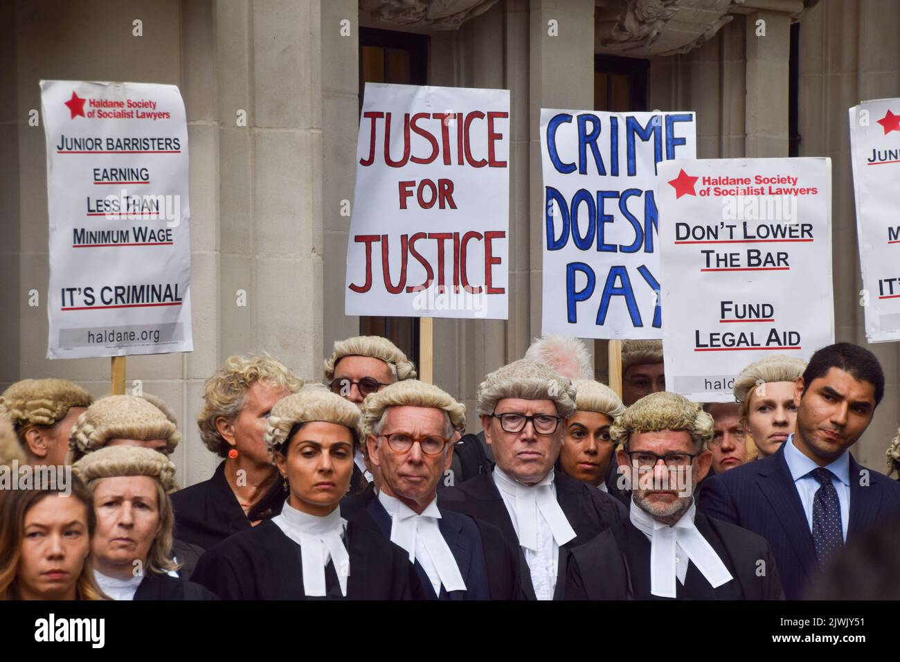 Londra, Regno Unito. 6th settembre 2022. I barrister criminali si sono riuniti al di fuori della Corte Suprema mentre iniziano il loro sciopero indefinito sulla retribuzione e sui tagli agli aiuti legali. Credit: Vuk Valcic/Alamy Live News Foto Stock