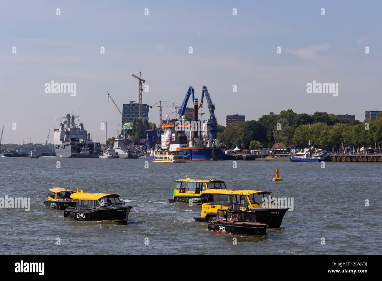 Taxi acqueo sulla Nuova Mosa (Nieuwe Maas), Rotterdam, Paesi Bassi Foto Stock