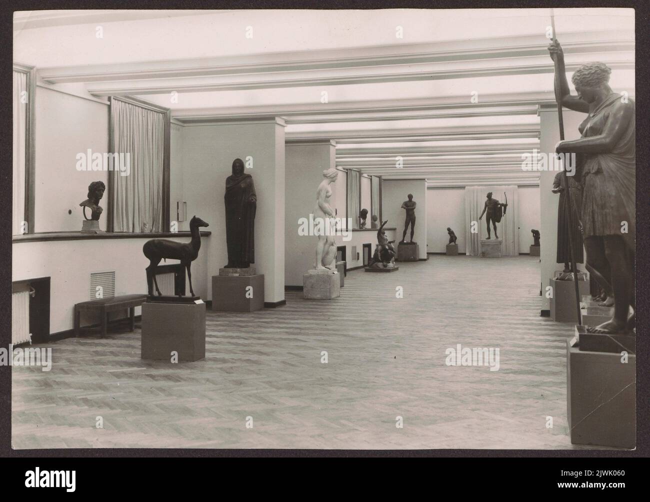 Muzeum Narodowe w Warszawie. Galeria Sztuki Starożytnej. Sala brązów - widok ekspozycji. Romanowski, Henryk (1915-1984), fotografo Foto Stock