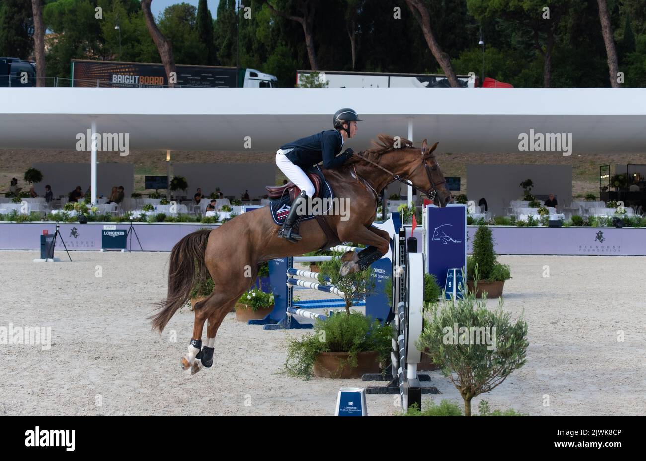 Salto a cavallo durante la competizione equestre. Roma, Italia, 2-4 settembre 2022, Campionato Equestre Jumping Foto Stock