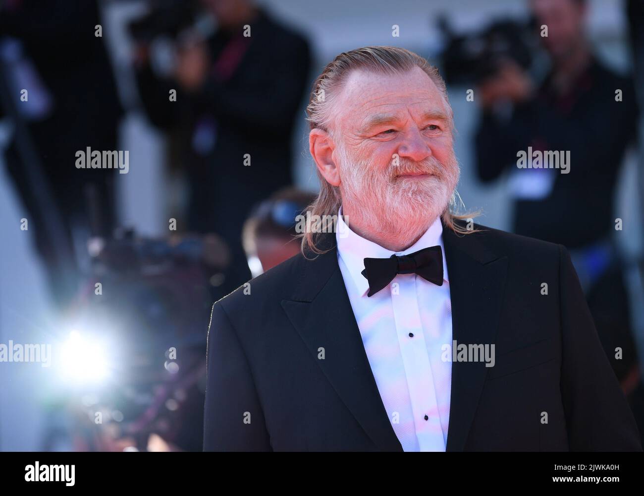 Venezia, Italia. 5th Set, 2022. L'attore Brendan Gleeson si pone sul tappeto rosso per la prima del film "The Banshees of Inisherin" durante il 79th° Festival Internazionale del Cinema di Venezia, il 5 settembre 2022. Credit: Jin Mamengni/Xinhua/Alamy Live News Foto Stock