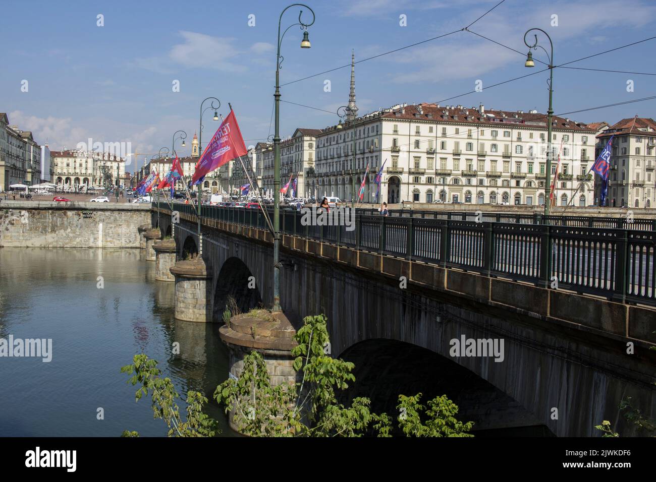 Ponte Vittorio Emanuele i e il po a Torino Foto Stock