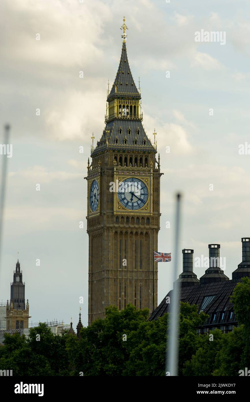 Elizabeth Tower (Big ben) con l'Union Jack Foto Stock