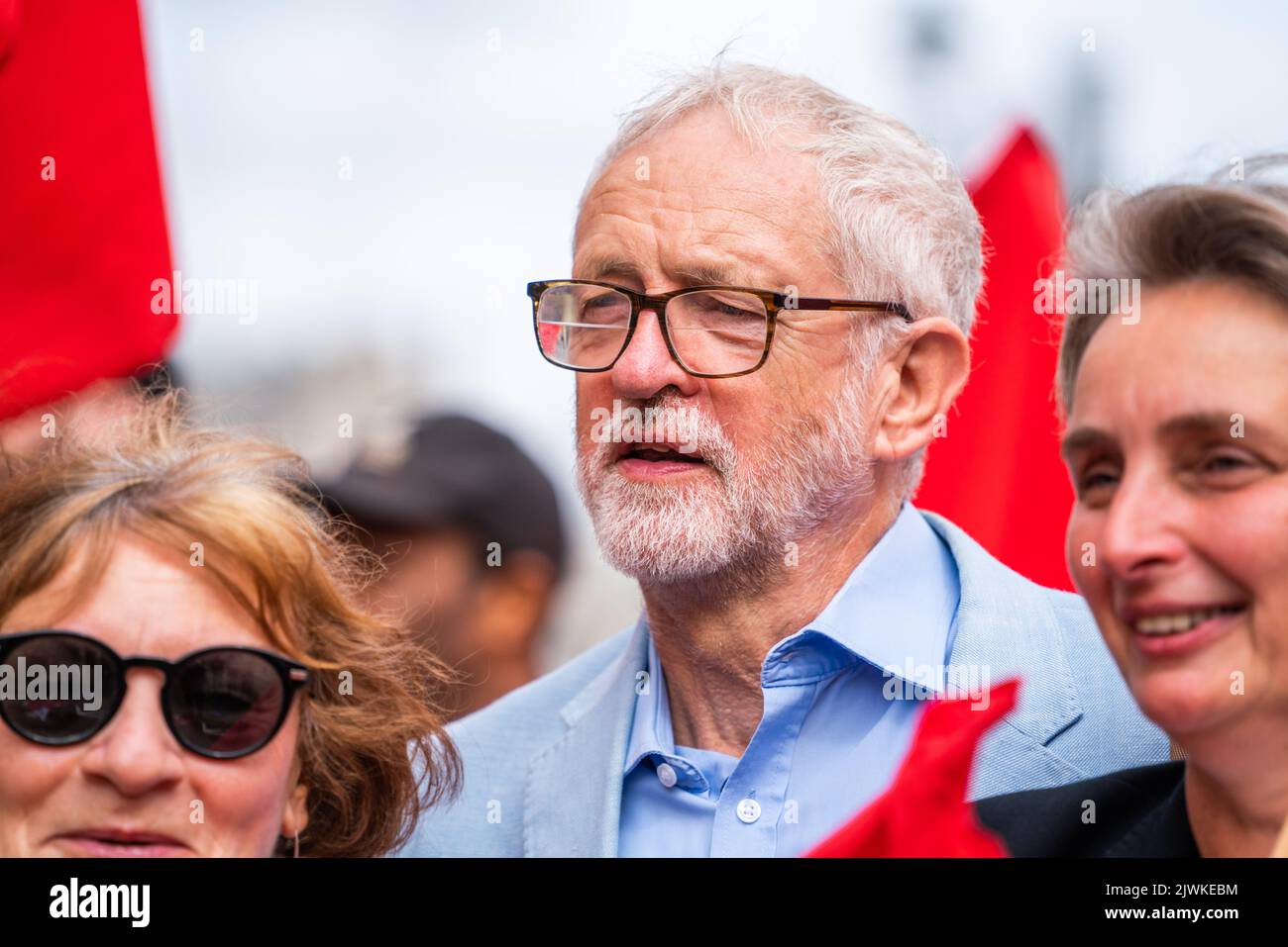 Londra Regno Unito. 6 settembre 2022. Jeremy Corbyn, MP per Islington North partecipa a un rally al College Green Westminster organizzato dall'Unione Unite per salvare le linee di autobus di Londra, in quanto almeno 250 autobus e 16 rotte potrebbero essere assedati, sotto controversi piani di trasporto per Londra (TfL) Credit amer Ghazzal/Alamy Live News Foto Stock