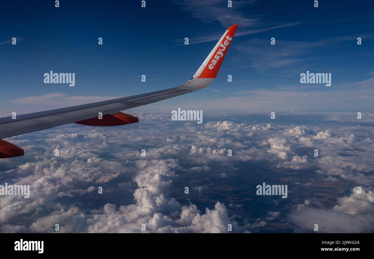 EasyJet Airbus A320 visto dal retro della cabina passeggeri mentre l'aeromobile è in volo Foto Stock EasyJet Airbus A320 visto dal retro della cabina passeggeri mentre l'aeromobile è in volo Foto Stock