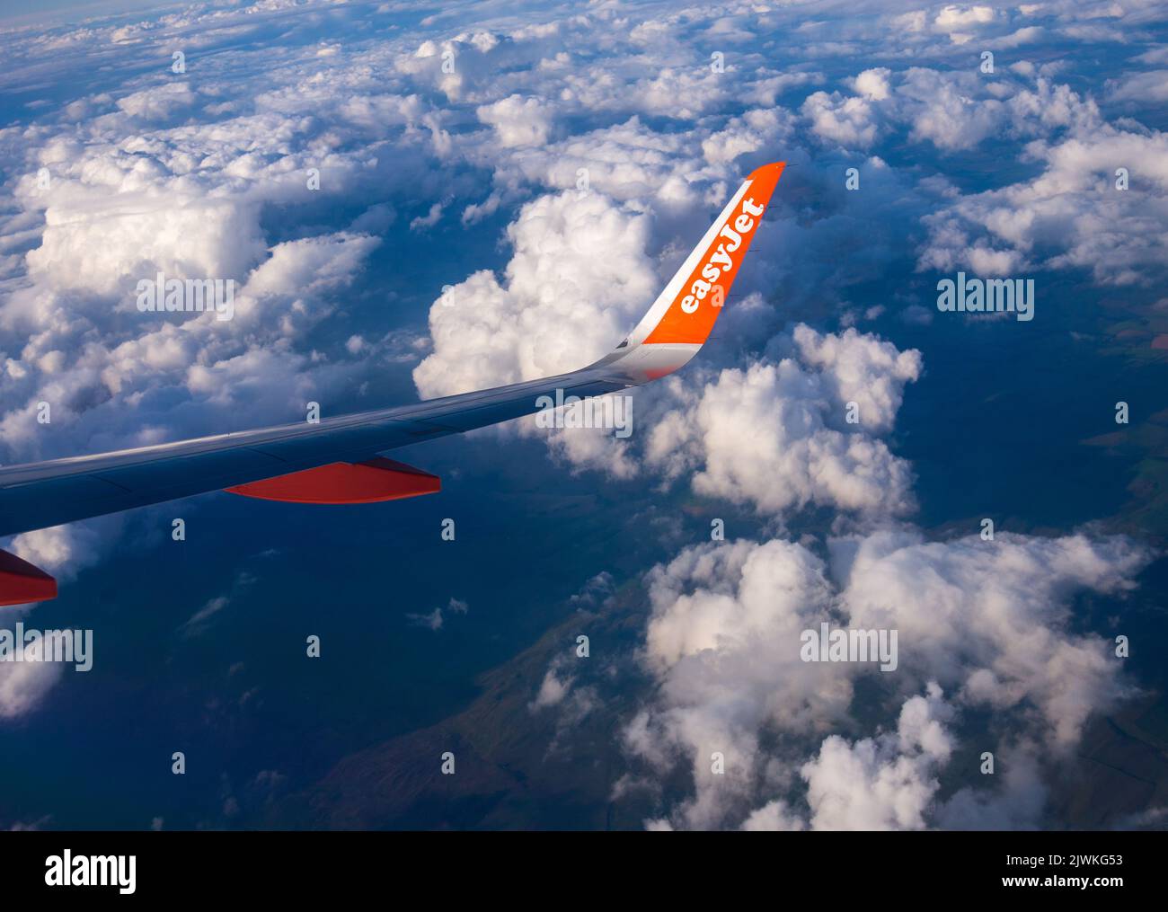 EasyJet Airbus A320 visto dal retro della cabina passeggeri mentre l'aeromobile è in volo Foto Stock EasyJet Airbus A320 visto dal retro della cabina passeggeri mentre l'aeromobile è in volo Foto Stock