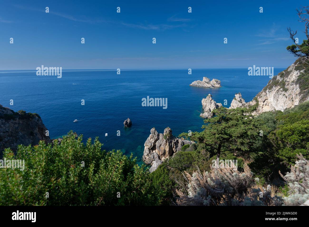 Dal Monastero di Paleokastritsa, Corfù, si affaccia sul Mar Ionio. Foto Stock