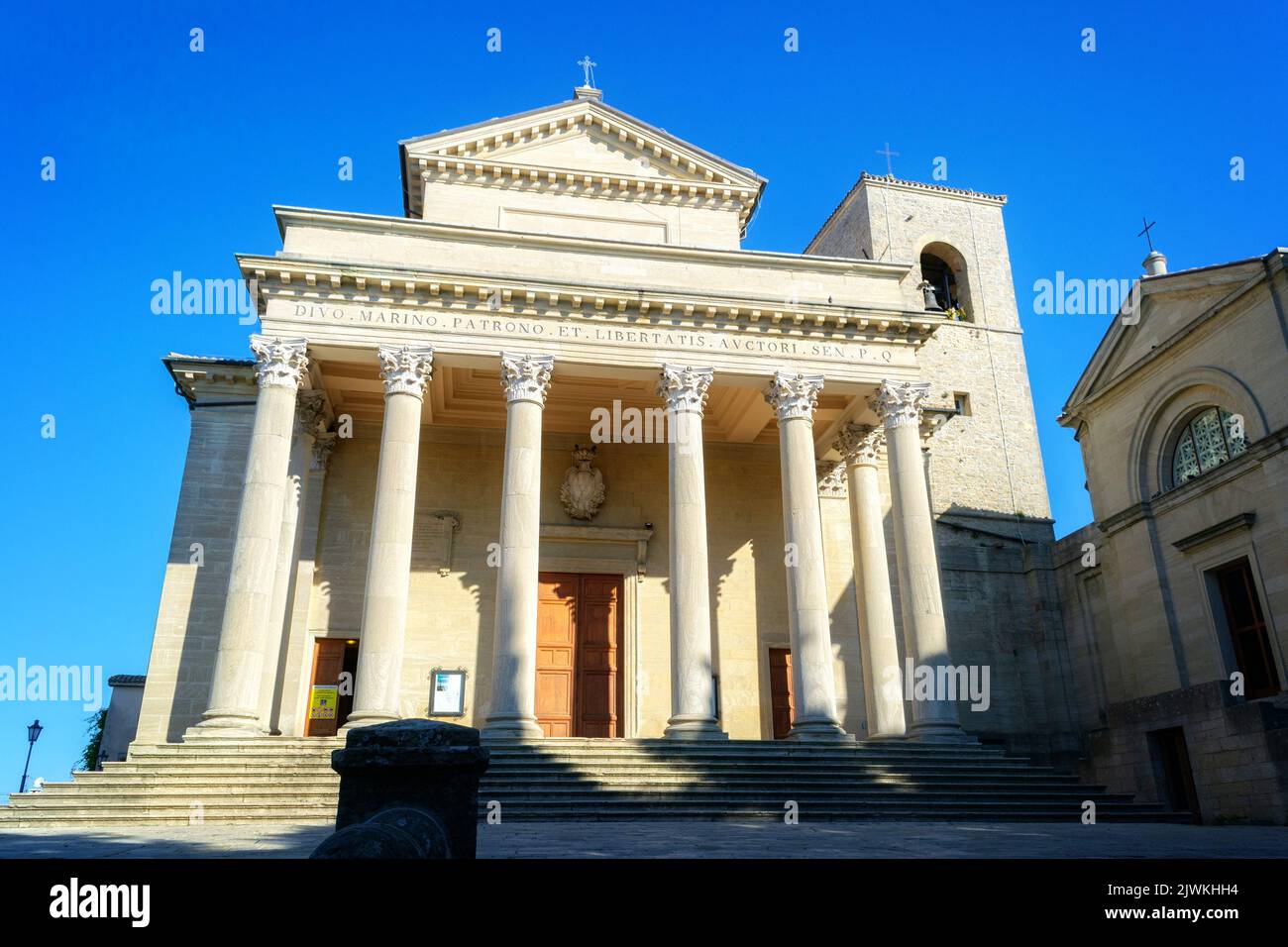 La facciata della basilica di San Marino, la chiesa principale della Repubblica di San Marino Foto Stock