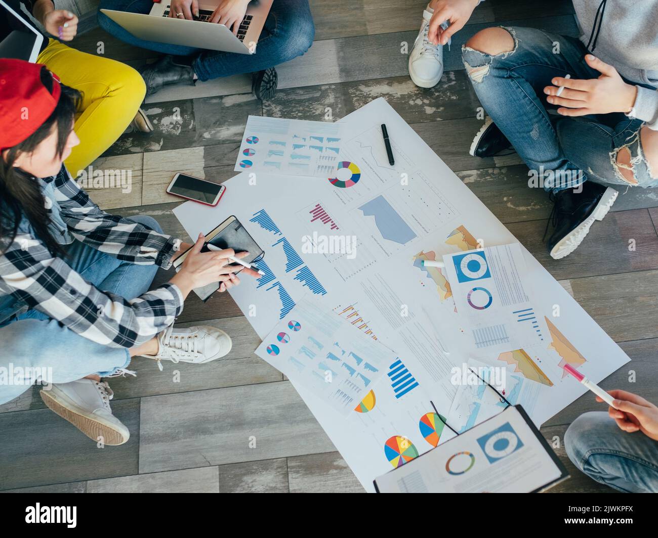 infografica sulla strategia di marketing dei millennial Foto Stock