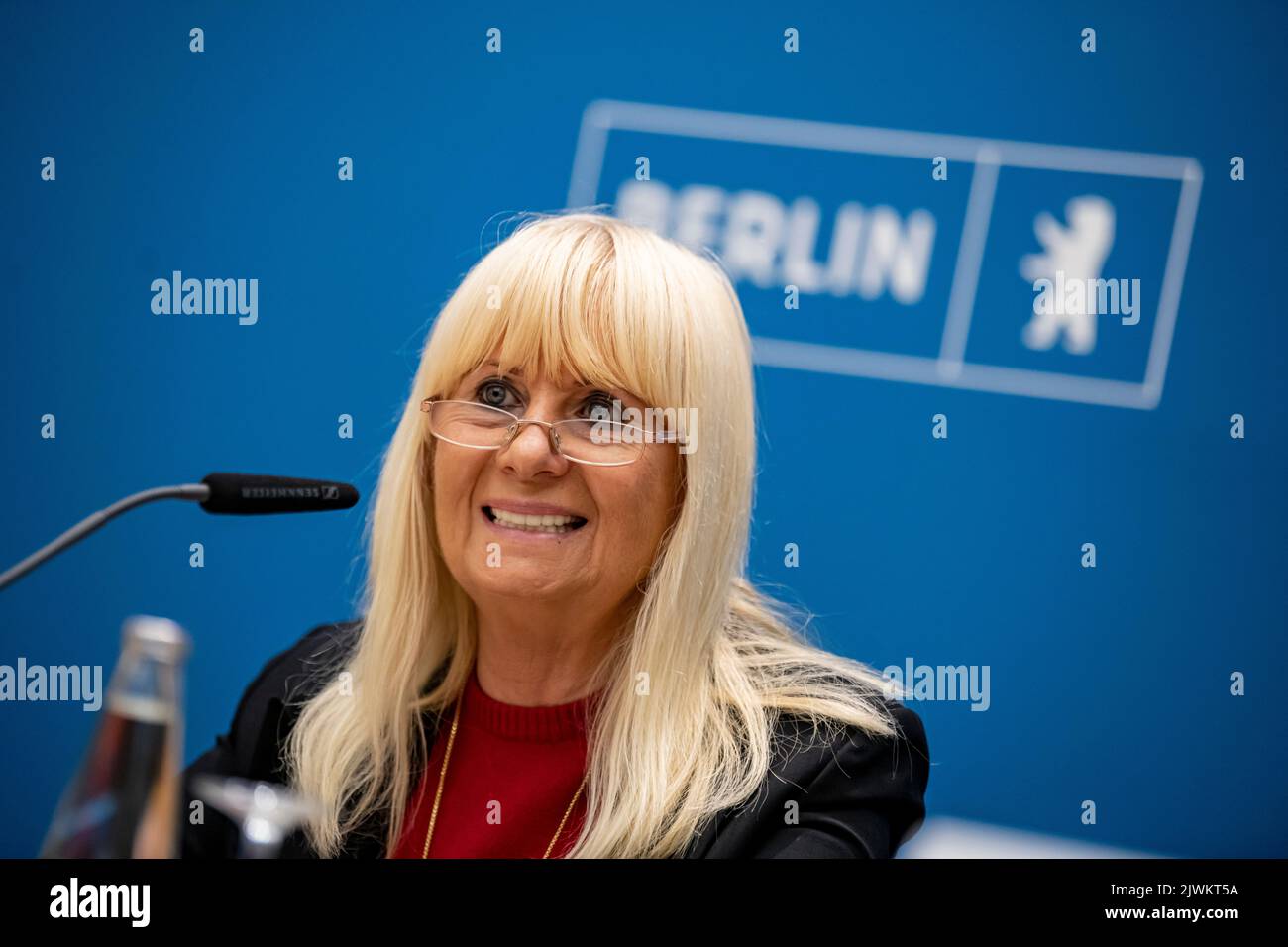 Berlino, Germania. 06th Set, 2022. Iris Spranger (SPD), senatore per l'interno, lo sport e la digitalizzazione di Berlino, partecipa alla conferenza stampa dopo la riunione del Senato di Berlino presso il Municipio Rosso. Lo scienziato politico Bröchler è stato nominato nuovo amministratore delle elezioni di stato nella riunione odierna. Credit: Fabian Sommer/dpa/Alamy Live News Foto Stock