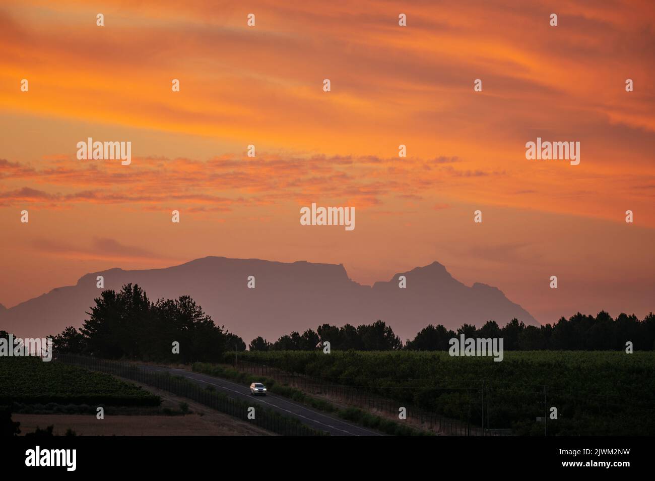 Tramonto sul Monte Table, Stellenbosch, Capo Occidentale, Sud Africa Foto Stock