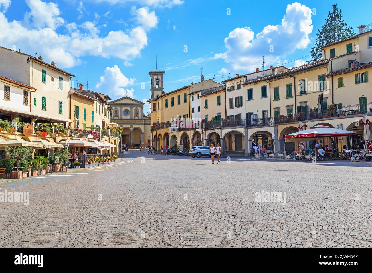 GREVE IN CHIANTI, ITALIA - 15 SETTEMBRE 2018: Questa è la principale piazza Matteotti nel centro della città del Chianti Classico. Foto Stock