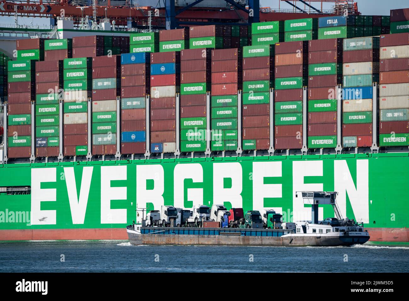 Europoort, porto di Rotterdam, nave portacontainer Evergreen Reederei Ever Ace, attualmente il terzo più grande mercantile al mondo, con un massimo di 24 unità, Foto Stock