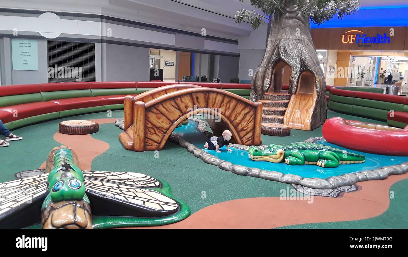 Area giochi per bambini all'interno di un centro commerciale a Gainesville, Florida. Foto Stock