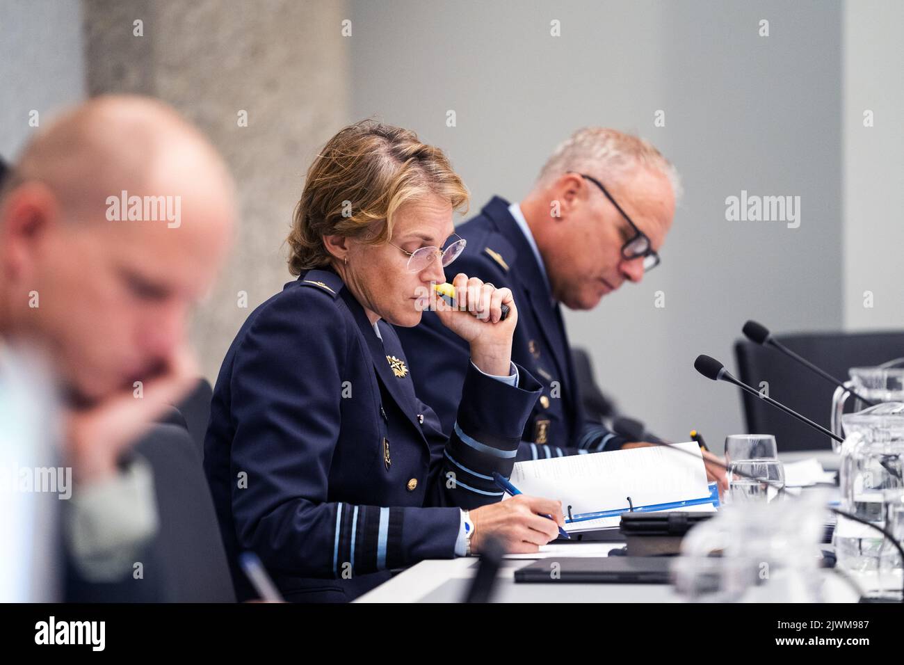 2022-09-06 16:47:53:19 L'AIA - Vice Direttore Generale Politica Elanor Boekholt-o'Sullivan (Royal Air Force) nella Camera dei rappresentanti durante un briefing tecnico sul Memorandum di Difesa. La difesa ha 5 miliardi di euro da spendere, che utilizza, tra l'altro, per aumentare le scorte e acquistare nuove attrezzature. ANP JEROEN JUMELET olanda fuori - belgio fuori Foto Stock