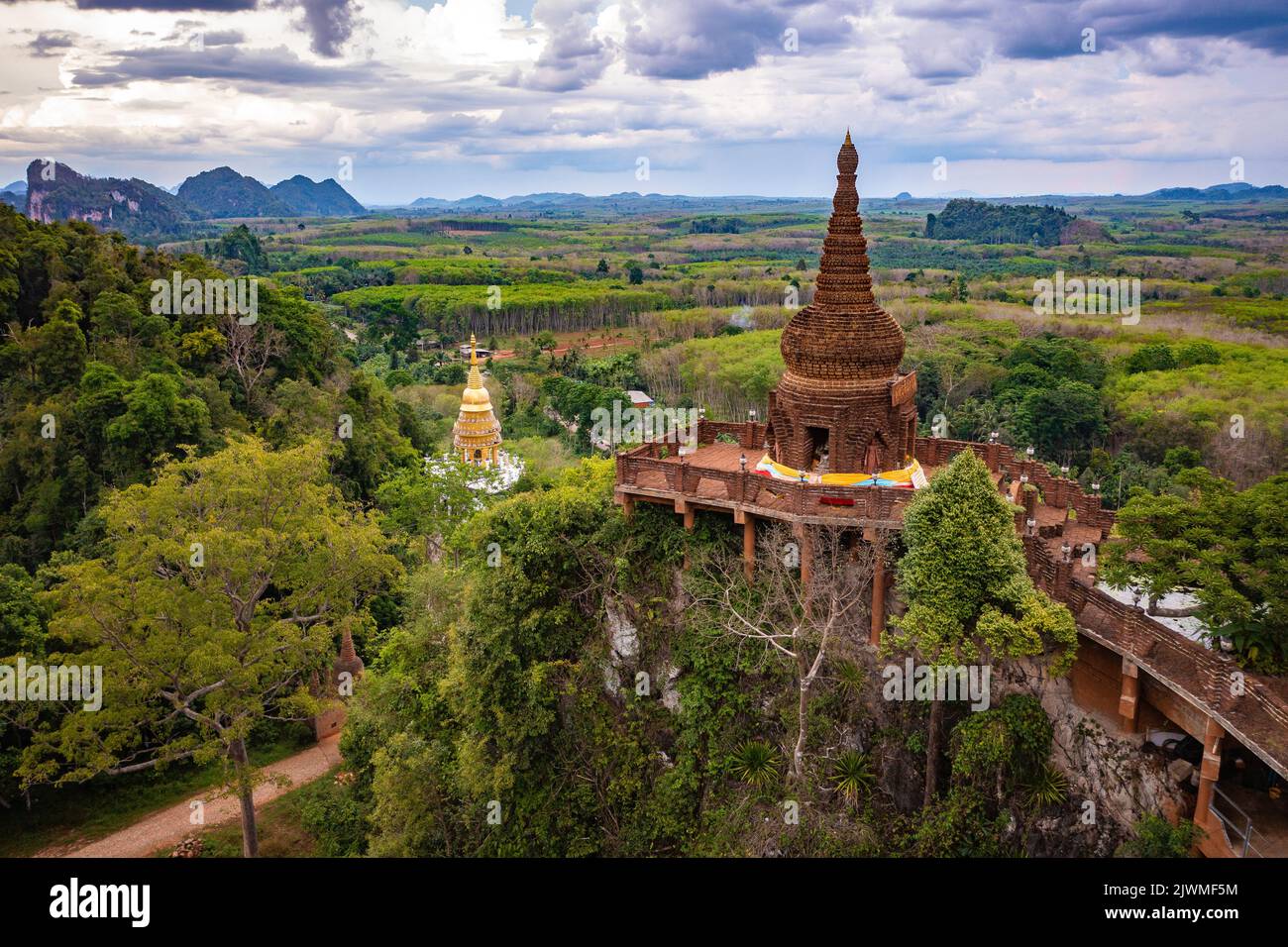 Thamma Park o Dharma Park Ban Khao Na Nai, complesso di templi a Surat Thani, Thailandia Foto Stock