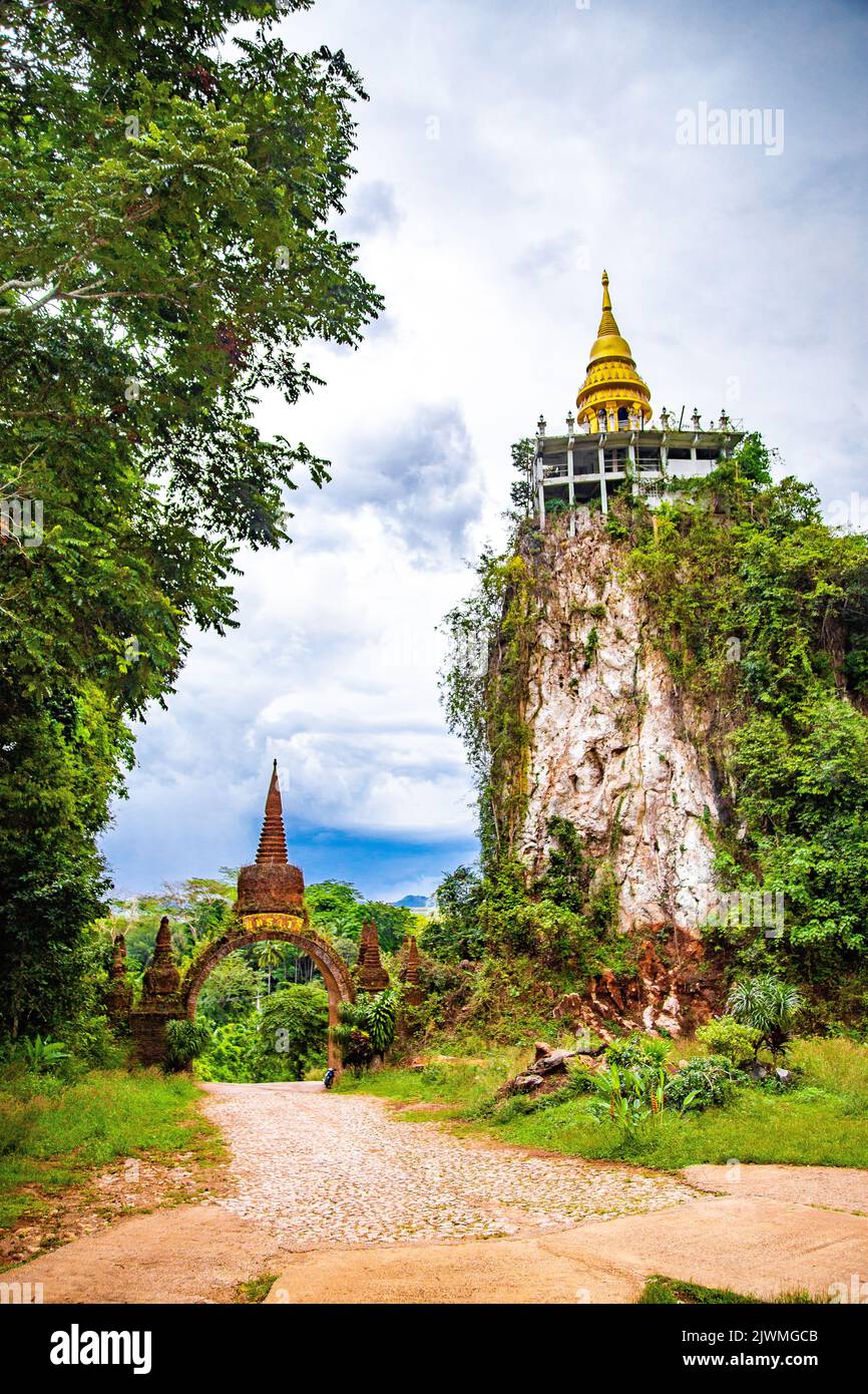 Thamma Park o Dharma Park Ban Khao Na Nai, complesso di templi a Surat Thani, Thailandia Foto Stock