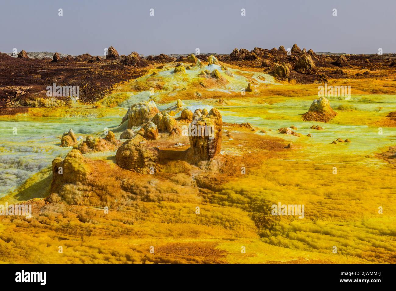 Darlol colorato paesaggio vulcanico nella depressione Danakil, Etiopia Foto Stock