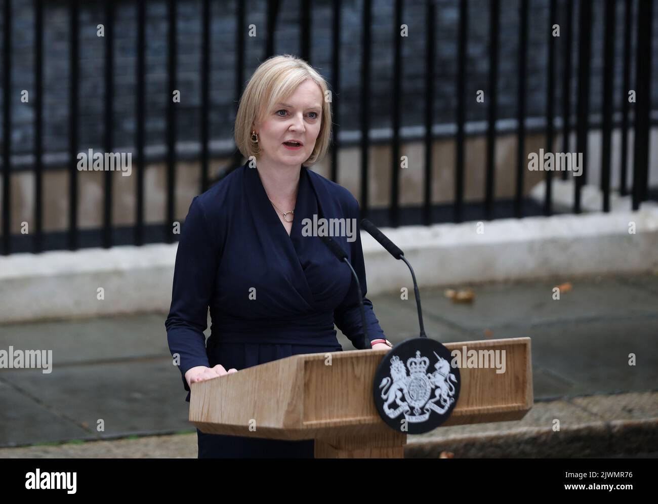 Londra, Regno Unito. 06th Set, 2022. Il nuovo primo ministro britannico Liz Truss consegna il suo primo discorso al n° 10 di Downing St martedì 06 settembre 2022. Il nuovo primo ministro assume il suo ruolo dopo aver sconfitto il candidato Rishi Sunak. Foto di Hugo Philpott/UPI Credit: UPI/Alamy Live News Foto Stock