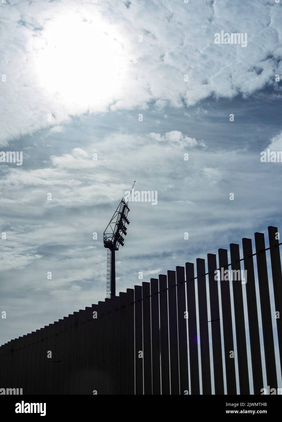 Torre di illuminazione dello stadio di atletica di Malaga Foto Stock