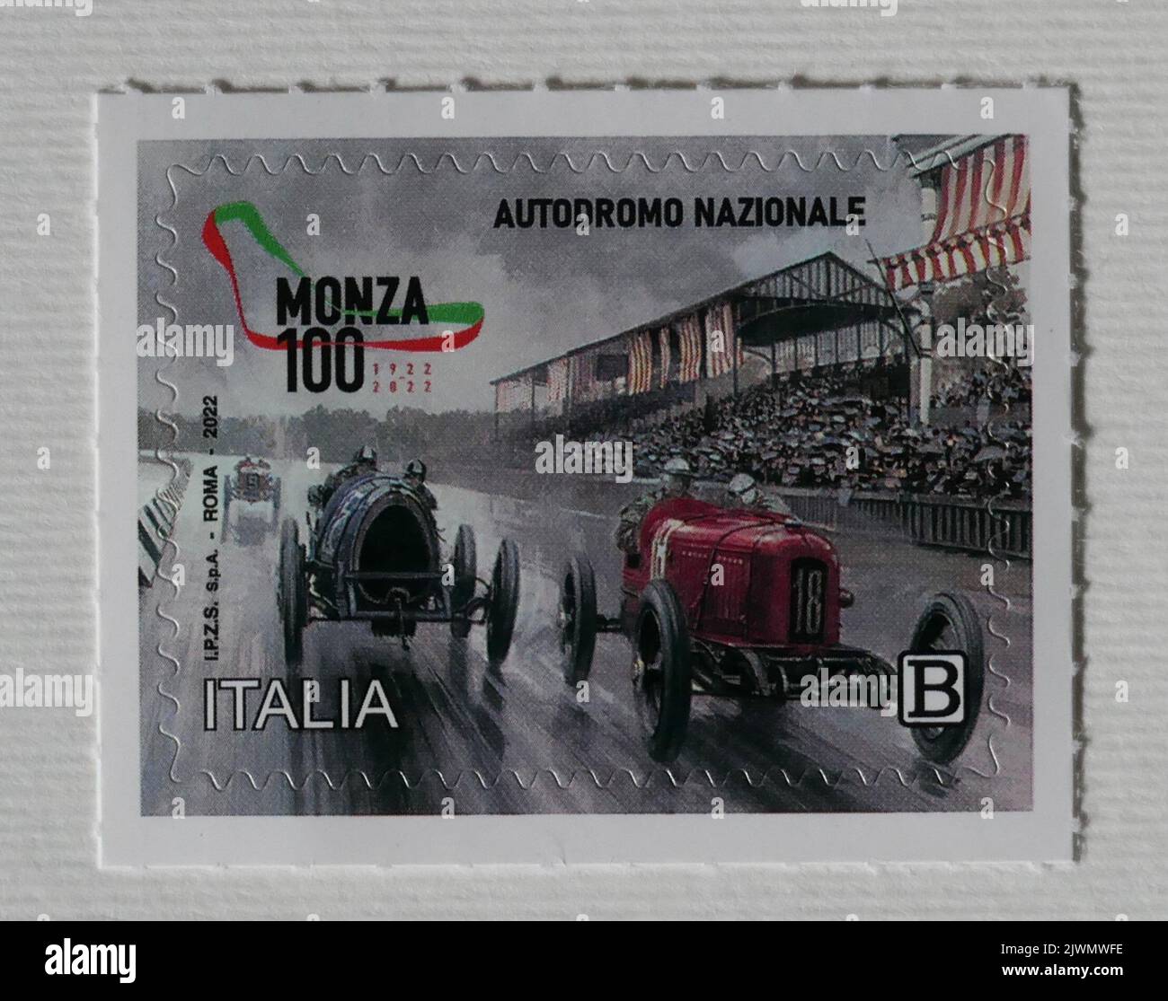 Milano, Italia Serie tematica francobollo dedicato all'autodromo nazionale di Monza nel centenario della costruzione del Gran Premio d'Italia di Formula 1 Pirelli 2022 nella foto: Il francobollo dedicato al 100th° anniversario dell'Autodromo di Monza Foto Stock